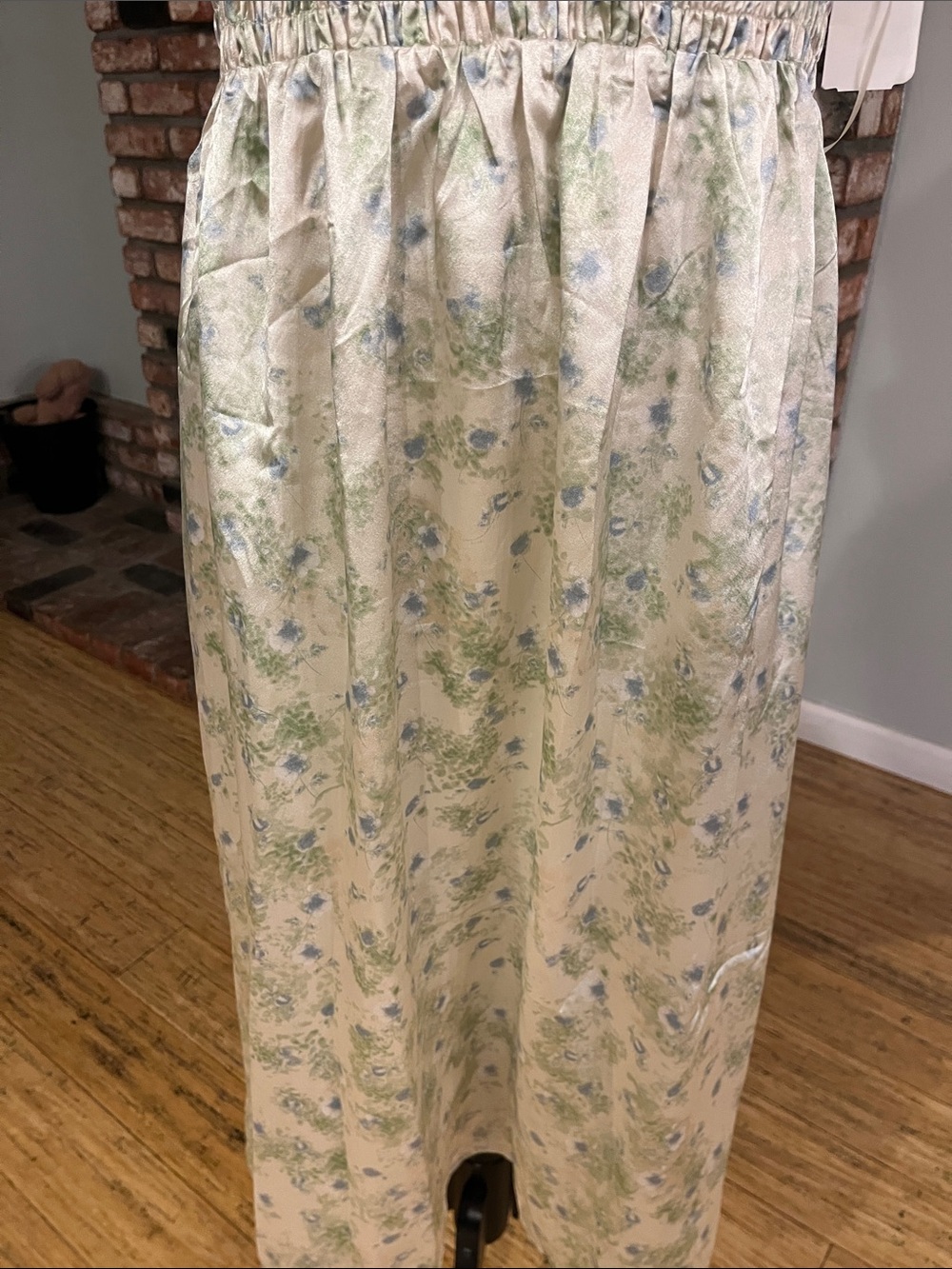 Astr NWOT $109 Sleeveless Florale Midi Dress in Cream and Light Green - Picture 3 of 4
